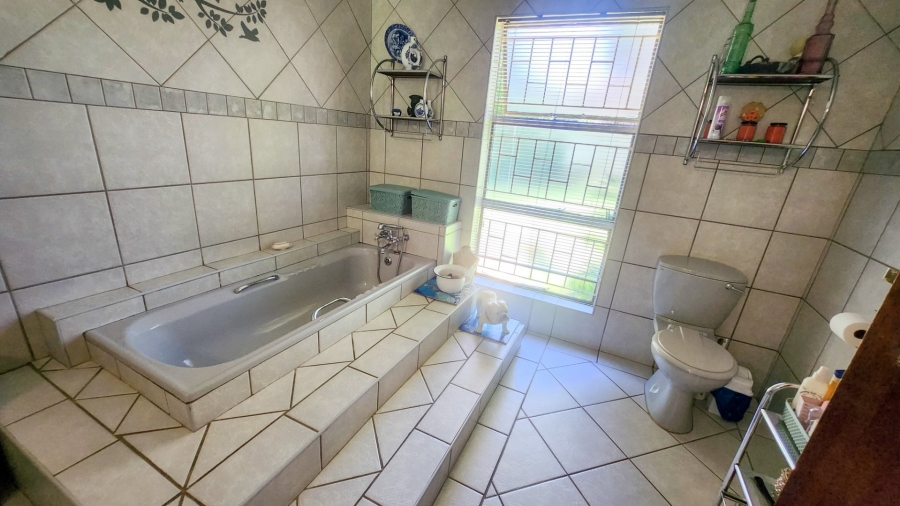 4 Bedroom Property for Sale in Flamwood North West